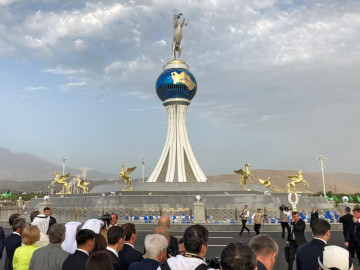Turkmenistan: Nowa telewizja i miasto Arkadag