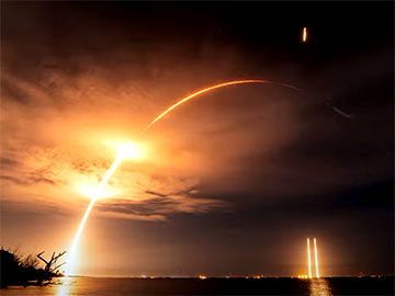 Udany start rakiety Falcon Heavy z satelitą EchoStar 24 [wideo]