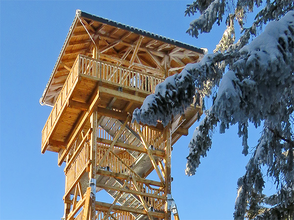 Wieża widokowa na Radziejowej zimą