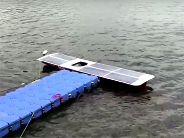 13.06 na Wiśle zwodowano łódź AGH Solar Boat [wideo]