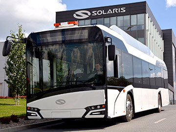 Solaris Urbino 12 electric w porcie w Ystad