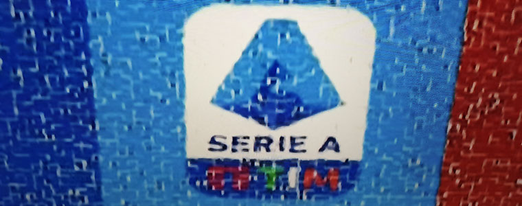 Serie A trybuna stadionu logo rozmyte 760px.jpg