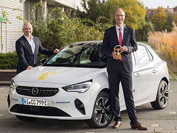 Elektryczny Opel Corsa-e nagrodzony „Złotą Kierownicą 2020”
