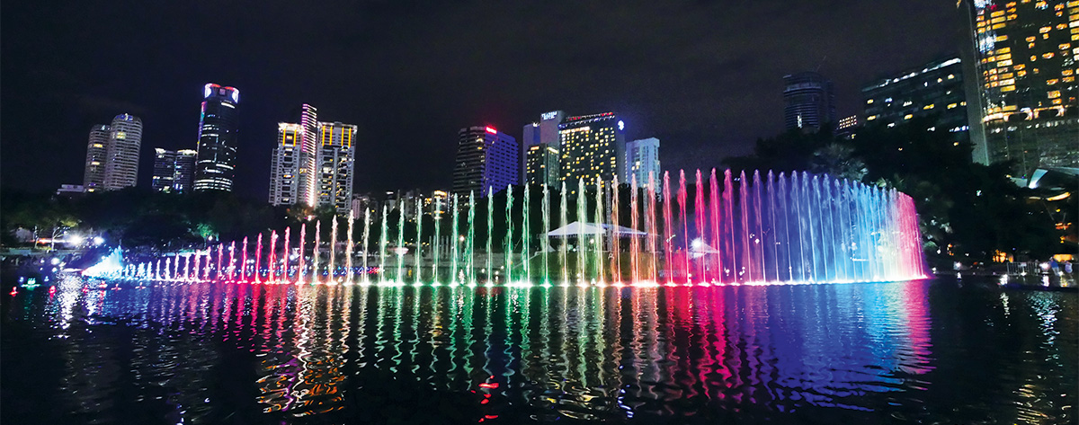 Kuala Lumpur - tańczące fontanny