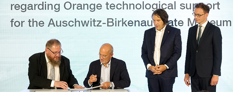 Orange Auschwitz Birkenau podpisanie umowy 2021 760px.jpg